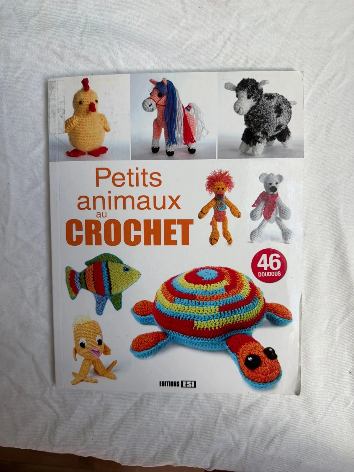 Livre, petit animaux au crochet
